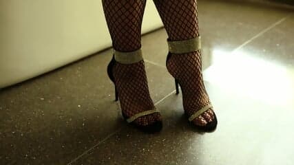 Great Girl Serving Her Feets 4K AI Upscale