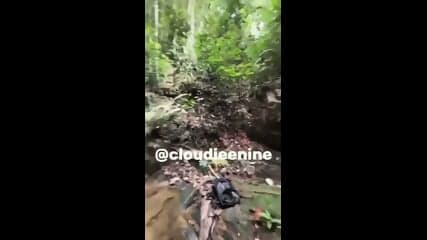 Awek Tudung Main Di Sungai